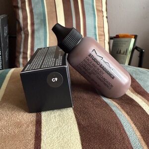 MAC Studio Radiance Face and Body Foundation #C9
